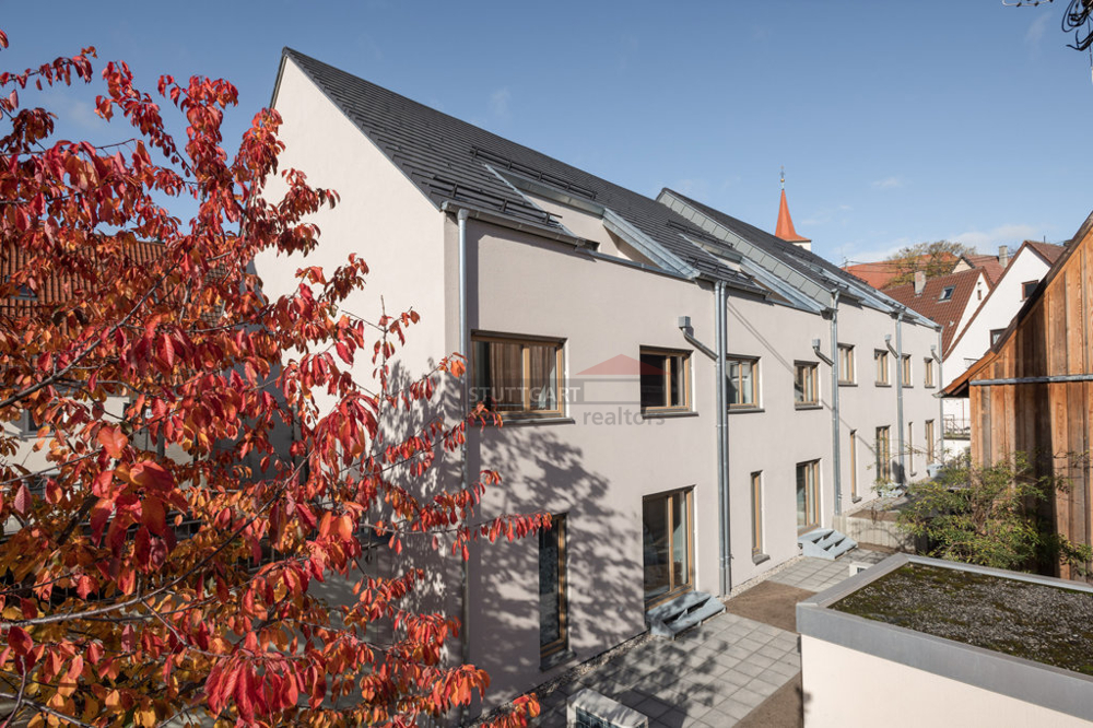 Investors dream! 
4 modern & rented town homes ...